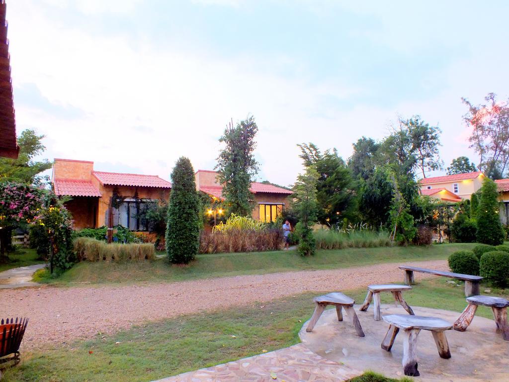 Villa Tuscany Country Resort Suan Phueng Exterior photo